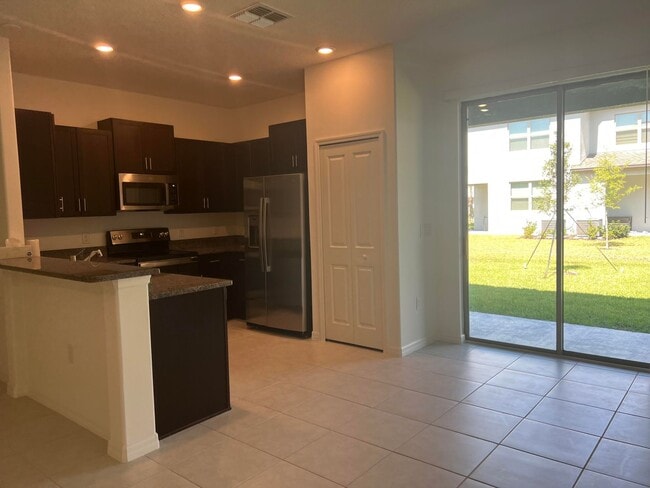 Building Photo - 3 Bedroom 2.5 Bedroom Townhouse