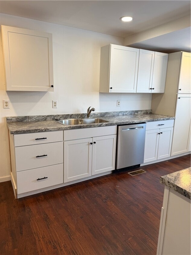 Building Photo - 459 Brainard Pl