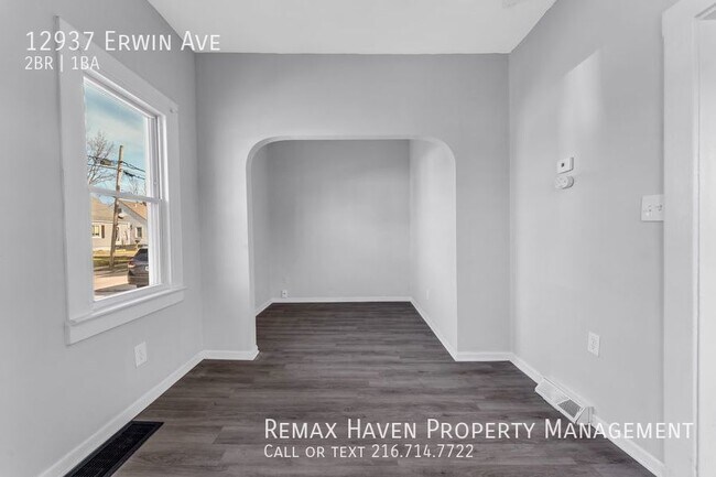 Foto del edificio - 12937 W Erwin Ave., Cleveland - Incredible...