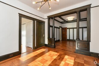 Building Photo - 722 27th St