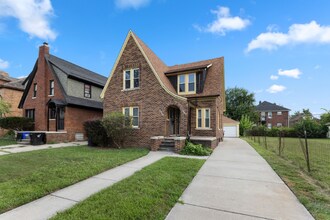 Building Photo - 3460 Haverhill St