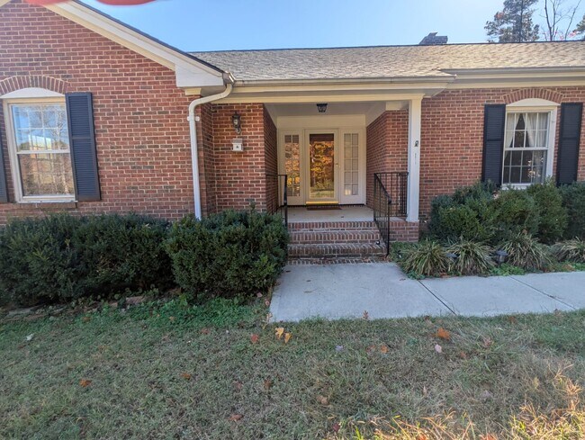 Foto del edificio - 8913 Oneal Rd