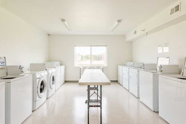 Building Photo - Falcon Apartments