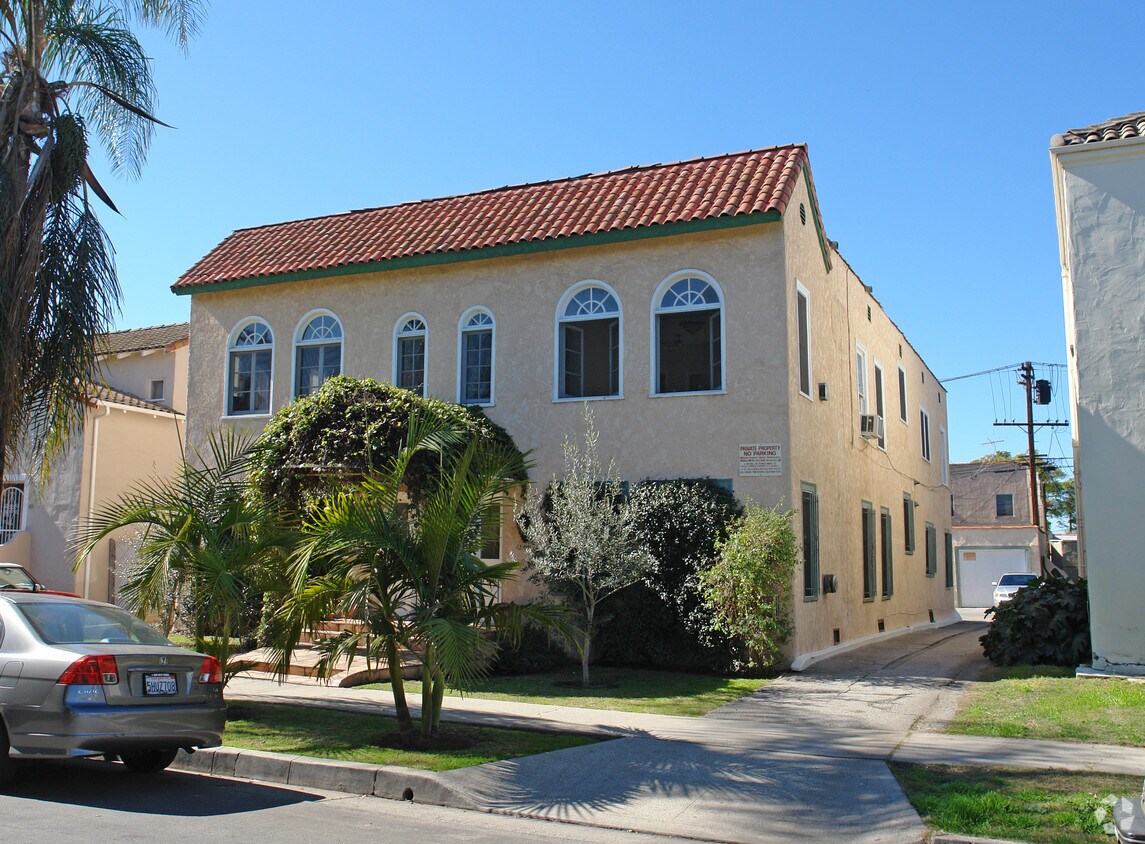 Foto del edificio - 435 N Sierra Bonita Ave