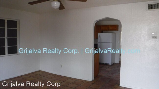 Building Photo - 3 br, 2 bath House - 4858 E Seneca St