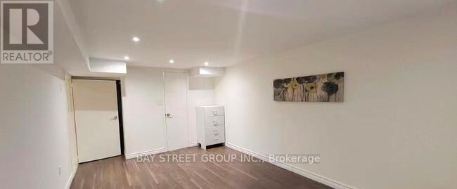 Building Photo - 53 Marblemount Crescent