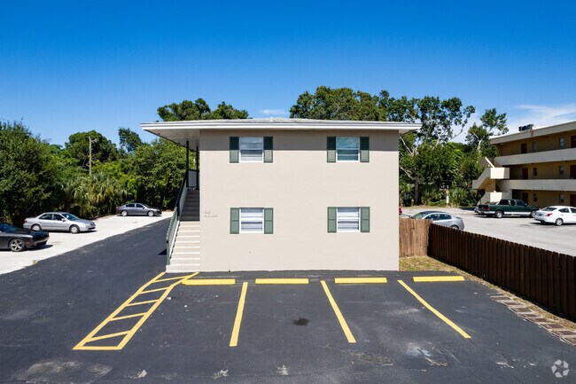 1896 40th Ave Vero Beach, FL 32960 - Treasure Coast Apartments