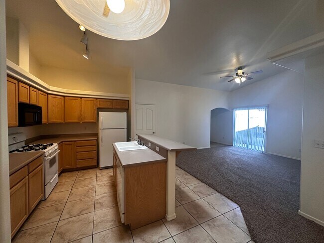 Foto del edificio - 3 Bedroom 2 Bathroom Duplex
