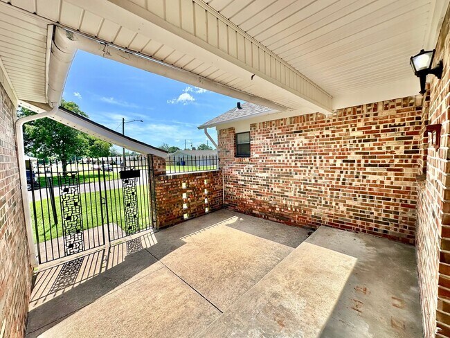 Foto del edificio - 3 BED 2 BATH-Longview Acres 2nd