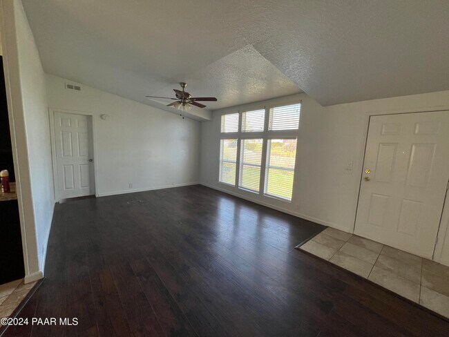 Building Photo - 17287 E Lakeview Ct