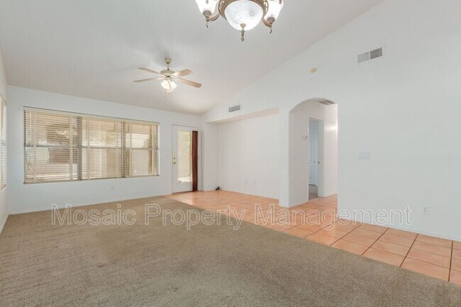 Building Photo - 2033 E Willow Wick Rd