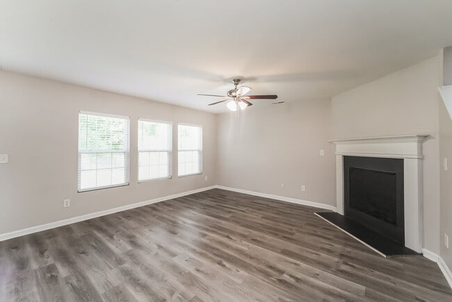 Foto del edificio - 2732 Markham Woods Ct