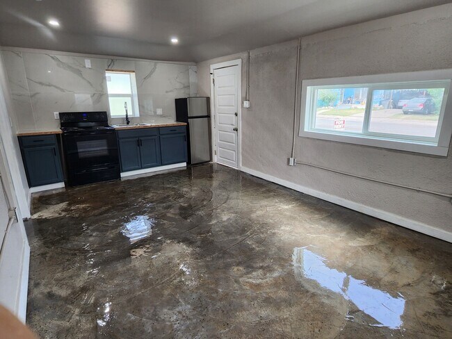 Building Photo - 405 E North St. Unit A