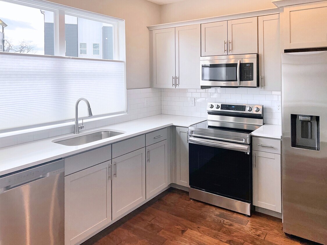 Primary Photo - 1447 Stockyard Pl