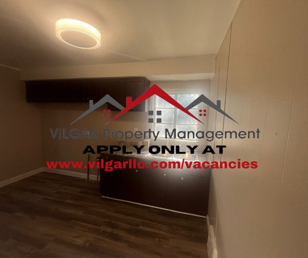 Primary Photo - 2 spacious bedrooms, 1 high end bathroom h...