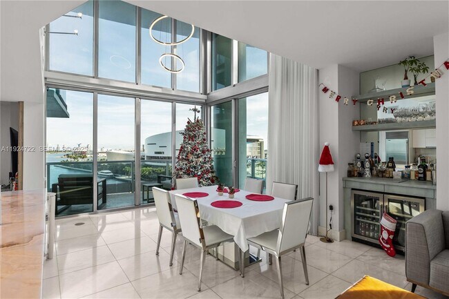 Building Photo - 900 Biscayne Blvd