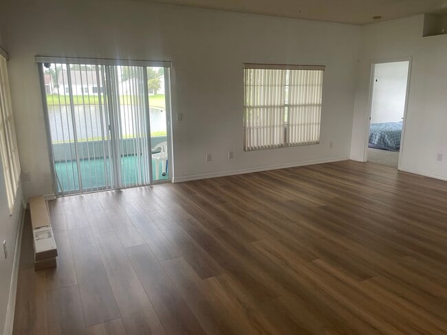 Foto del edificio - 5811 Parkview Lake Dr