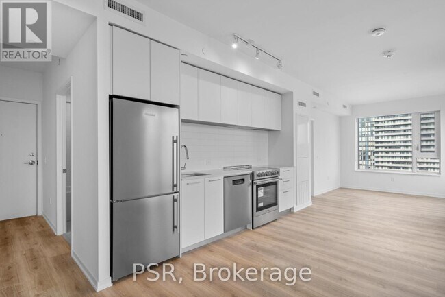 Building Photo - 101 Roehampton Ave