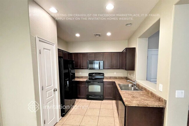 Building Photo - 3915 S Napa Ln