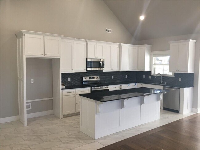 Building Photo - 2301 Elisabeth Ct