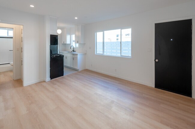 Building Photo - 2755 Redondo Blvd
