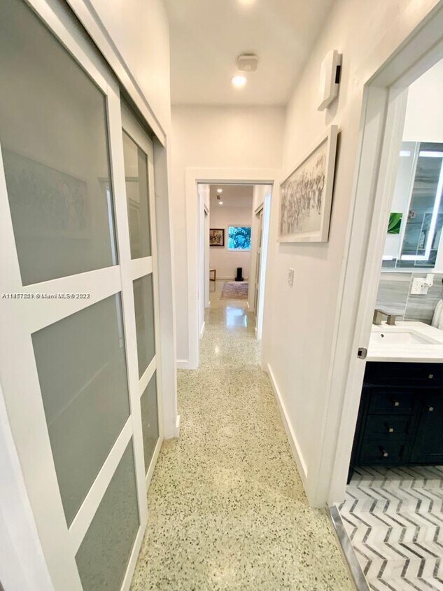 Foto principal - 9970 E Bay Harbor Dr