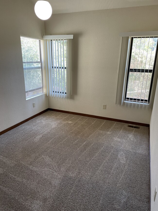 Building Photo - 3014 Baronian Ct