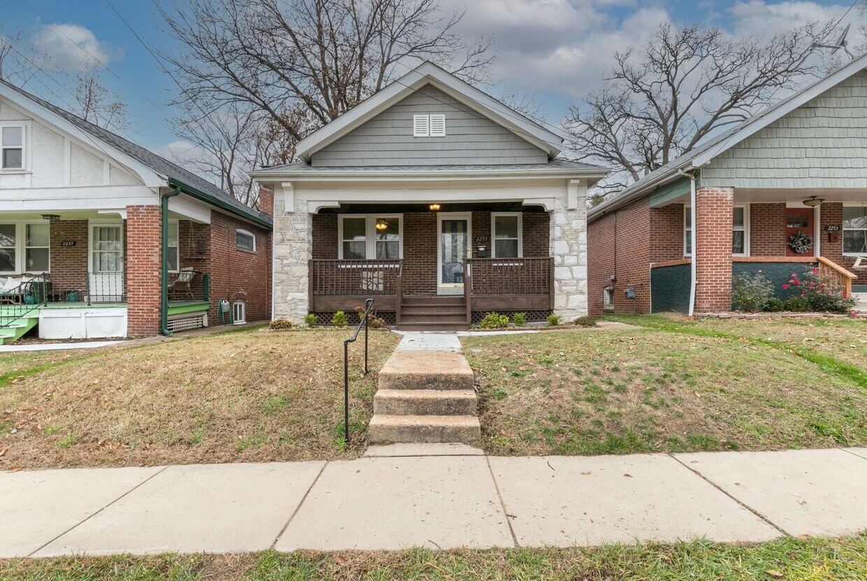 Primary Photo - 2255 Yale Ave