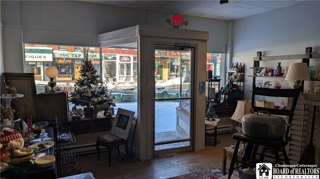 Foto del edificio - 44 E Main St