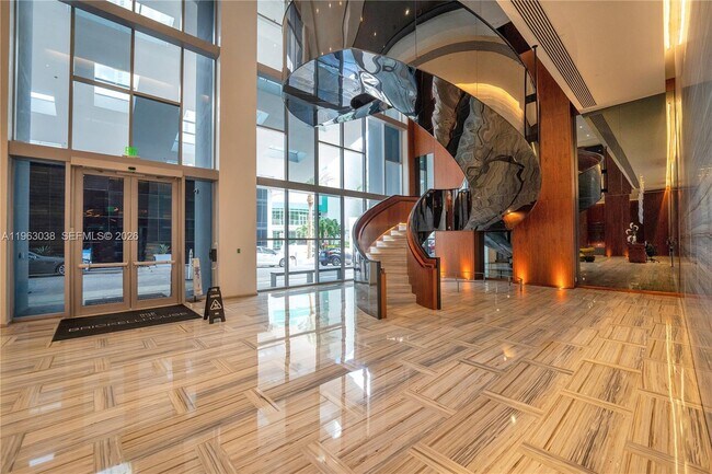 Foto del edificio - 1300 Brickell Bay Dr