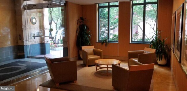 Foto del edificio - 1117 10th St NW