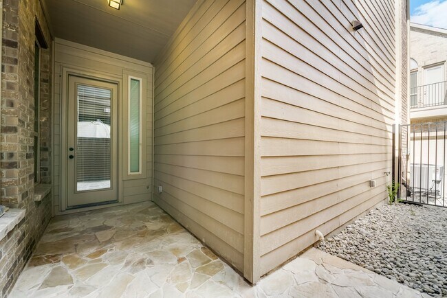 Foto del edificio - 923 Whitehall Dr