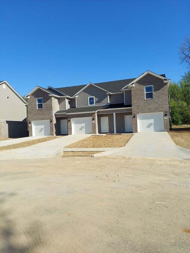 Foto principal - Beautiful New Townhome in Alma!!