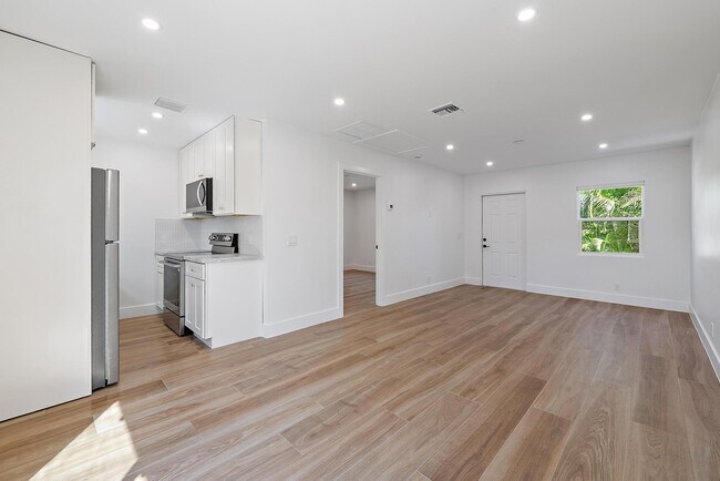 Building Photo - 5004 Webster Ave