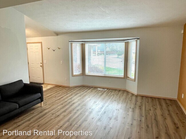 Building Photo - 4 br, 2.5 bath House - 3641 NE 149th Ave.