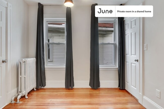 Private bedroom in 4 bed/2 bath Home - Private bedroom in 4 bed/2 bath Home