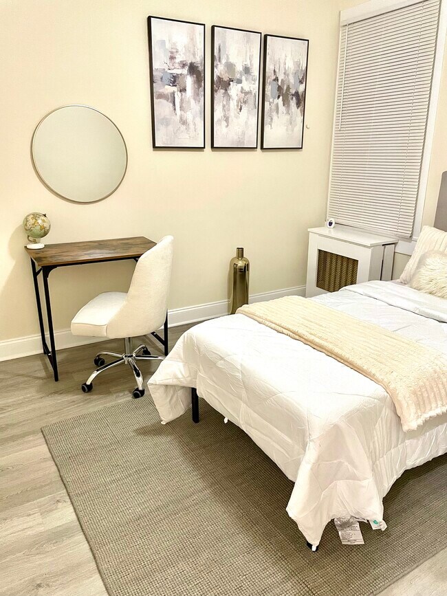 Building Photo - 2843 Woodbrook Ave