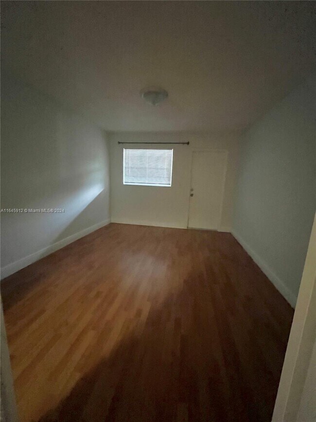 Foto del edificio - 900 Tallwood Ave