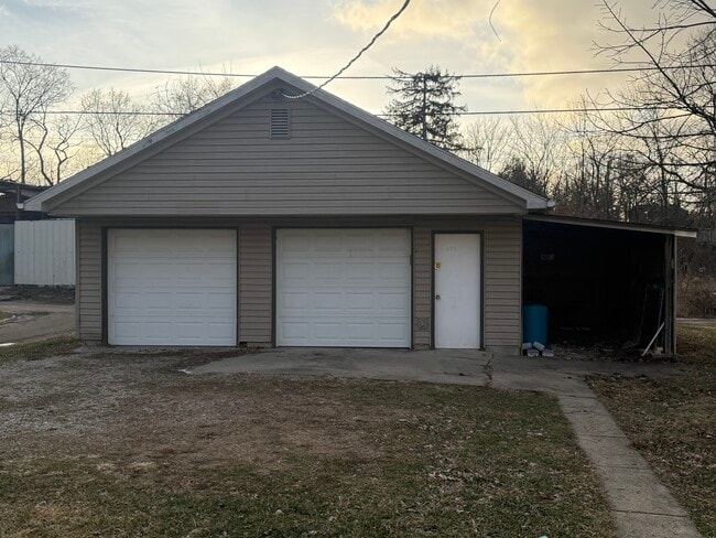 Foto del edificio - 429 Maple Ave