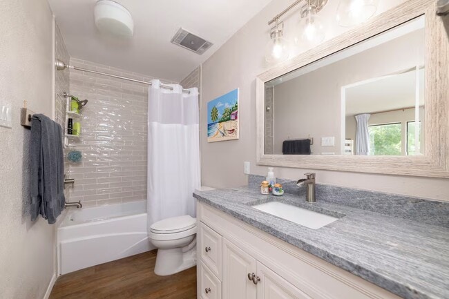 Building Photo - 222 T Bar M Dr