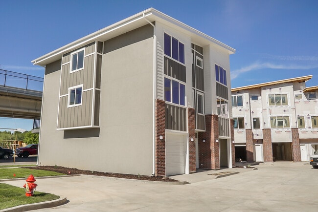 Building Photo - 354 W 290 N