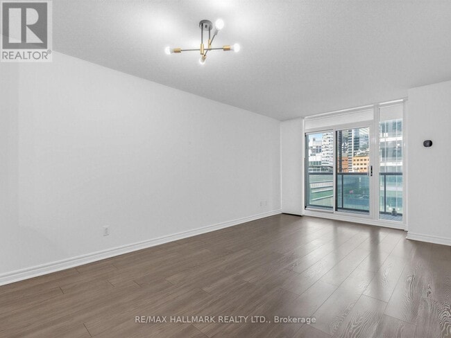 Building Photo - 30 Grand Trunk Crescent