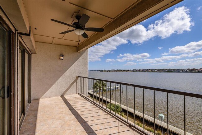 Building Photo - 401 Lakeside Ln
