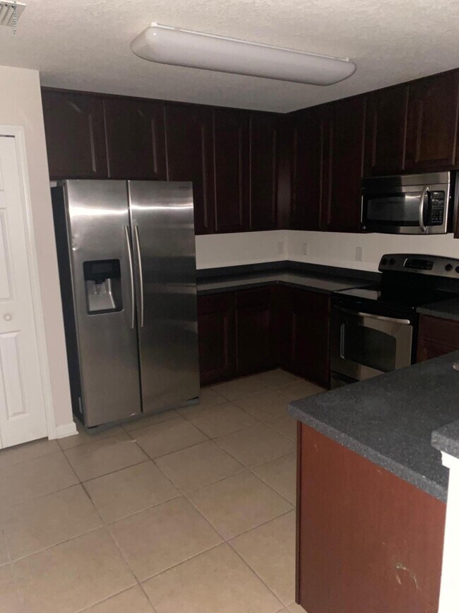 Foto del edificio - 7062 Snowy Canyon Dr