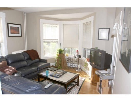 Building Photo - 128 Hillside Ave