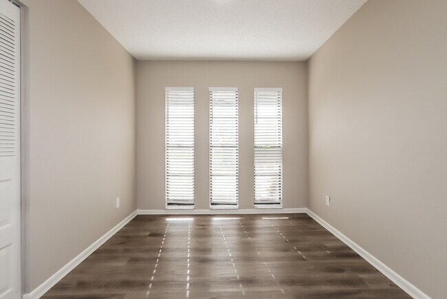 Foto del edificio - 14936 Glasgow Ct
