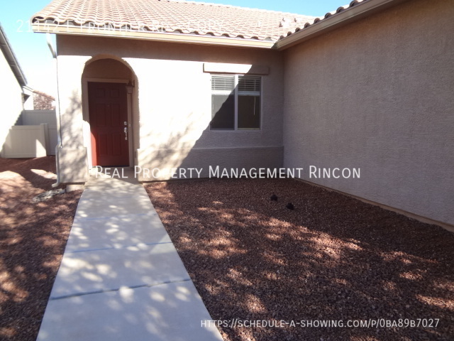 Foto del edificio - READY FOR YOU!!MAKE A SPLASH! 3bed/2ba Red...
