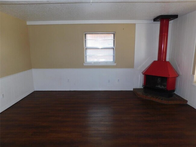 Building Photo - 4800 Cinderella Dr