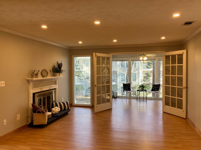 Living room with hardwood floors - 702 Vicksburg Pl