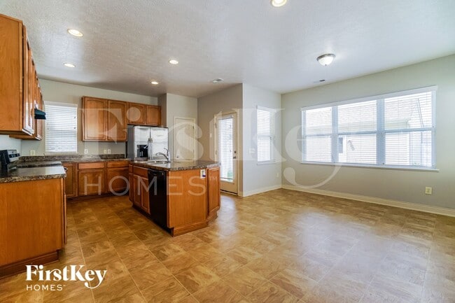 Foto del edificio - 5643 Holly River Ave